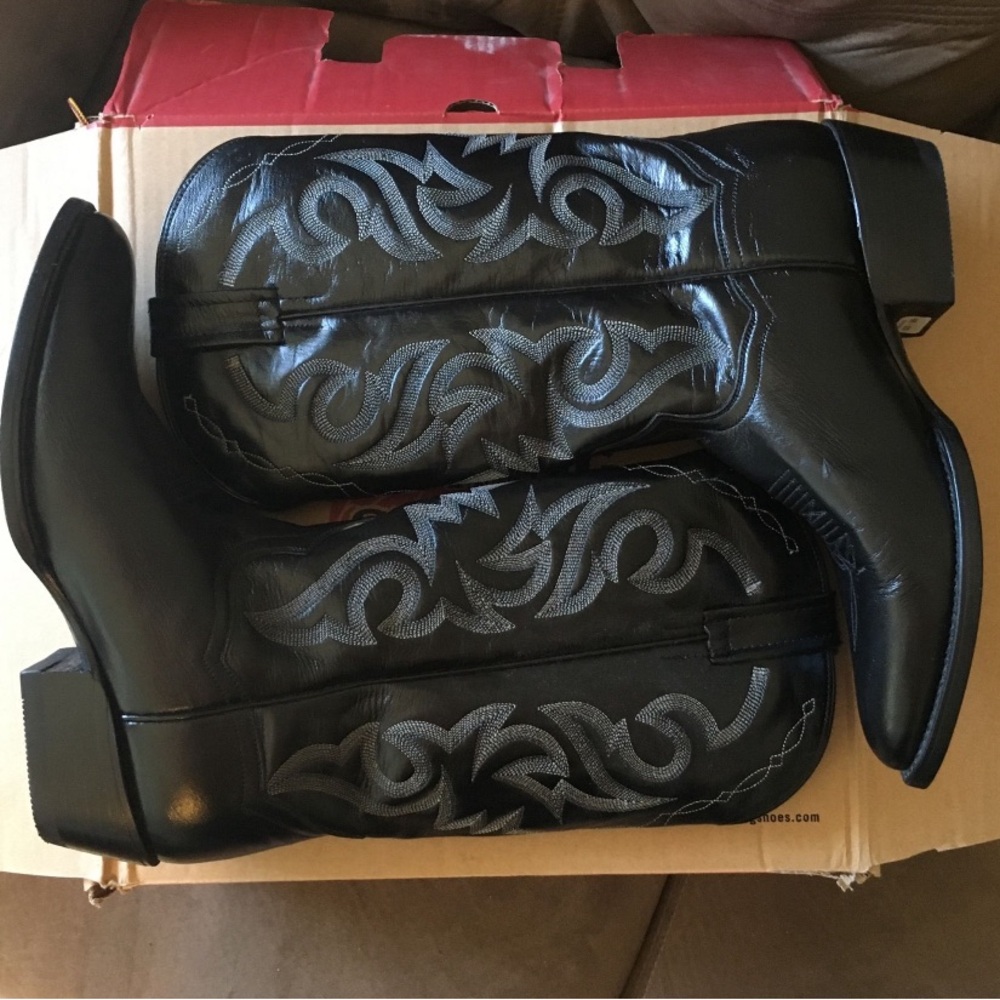 These black boots are Dan Post Dp2110’s they have some creases but they’re good.